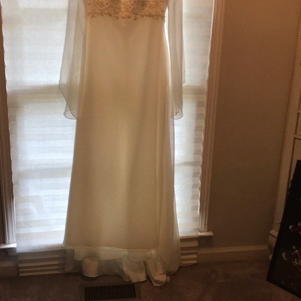 Wedding Dress off white size 10 . Beaded beautiful